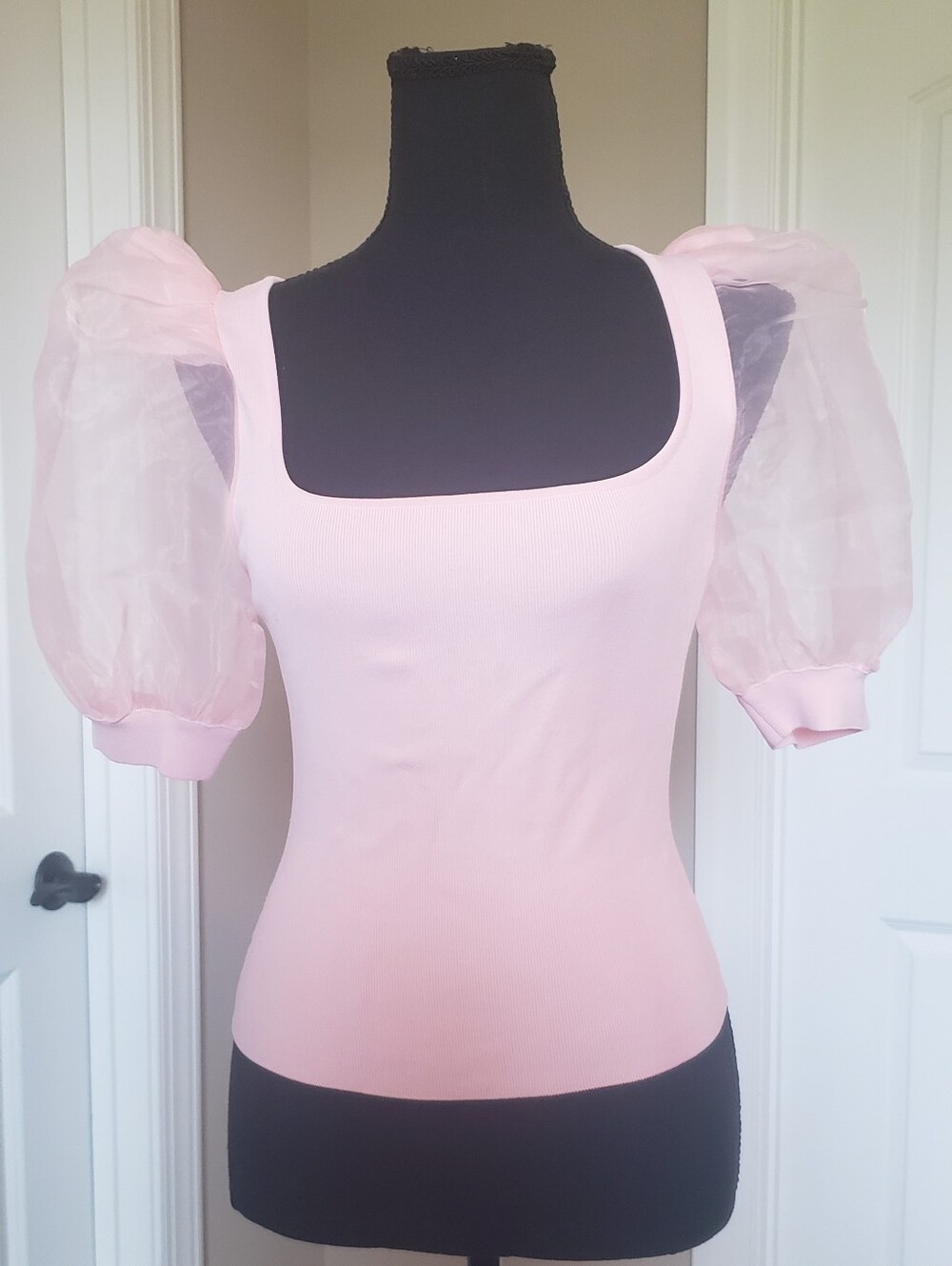 Alice + Olivia Pale Pink Square Neck Puff Sleeve Top
